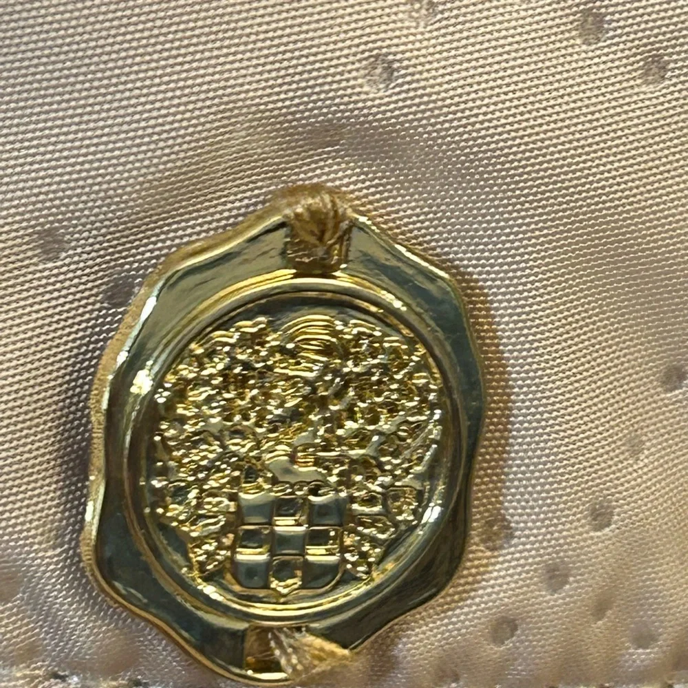 Vince Camuto Quilted Cream Bucket Hat with Tan Trim and Gold Emblem